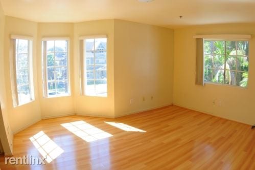 Building Photo - 2658 Menlo Ave