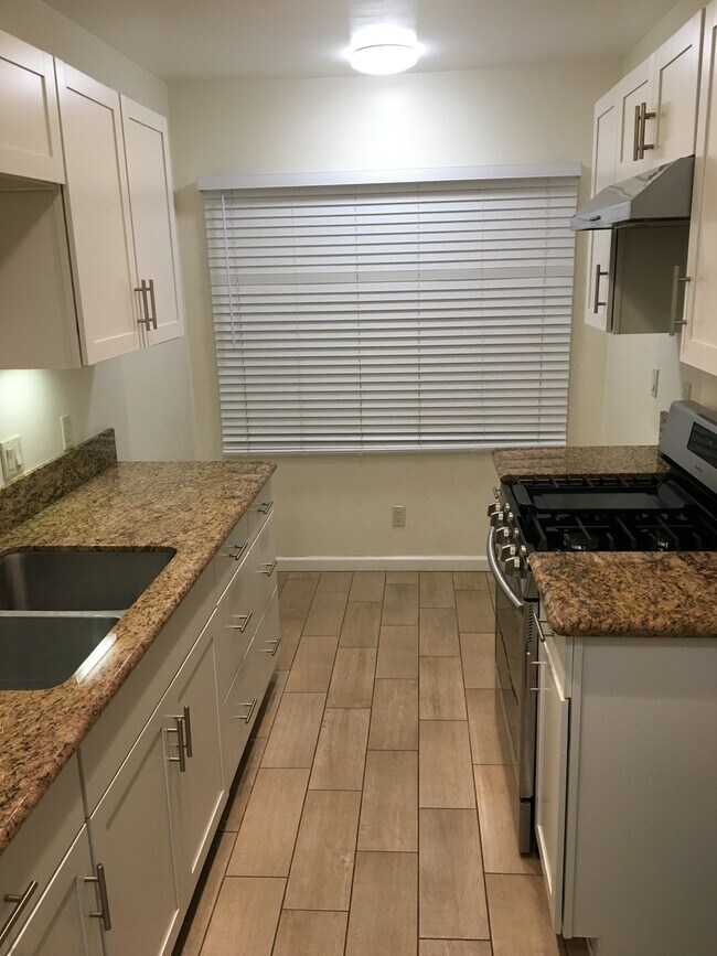 Foto del edificio - 2301 De la Vina St