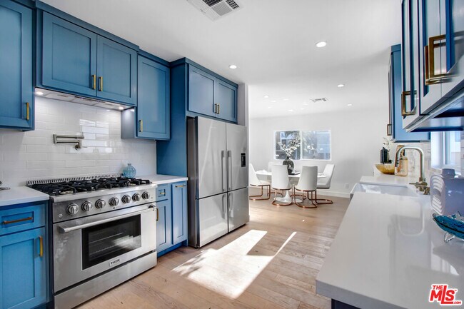 Foto del edificio - 4130 McLaughlin Ave