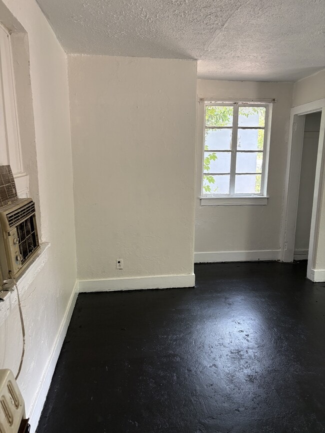 Building Photo - 804 N Harding St
