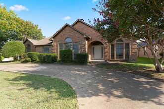 Building Photo - 3024 La Prada Dr