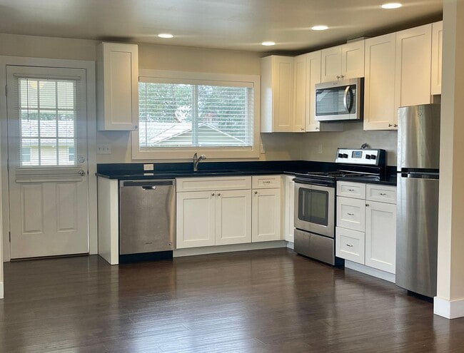 Building Photo - Juniper Street Duplex