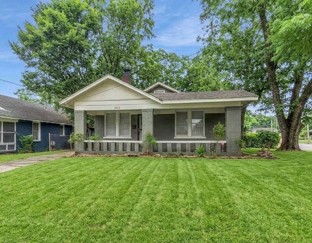 Heart of Midtown, close to Crosstown Concourse! - Heart of Midtown, close to Crosstown Concourse!