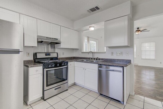 Foto del edificio - 8108 West Gate Blvd
