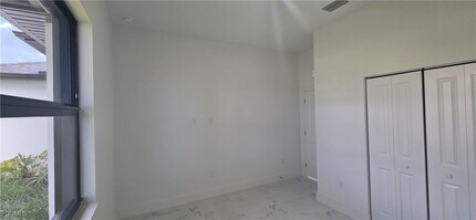 Building Photo - 306 NE 10th Terrace