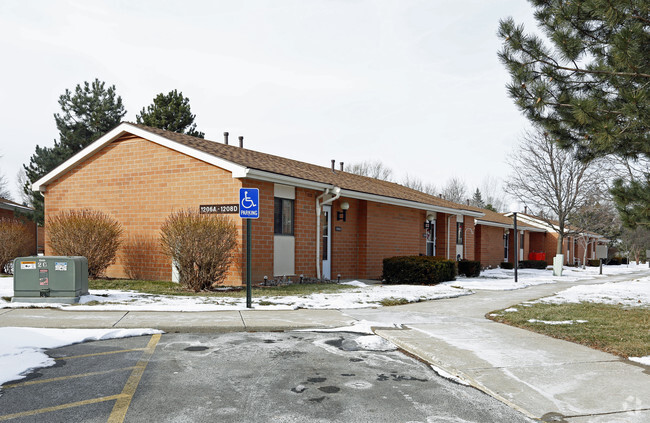 Building Photo - Charles Crest Apartments