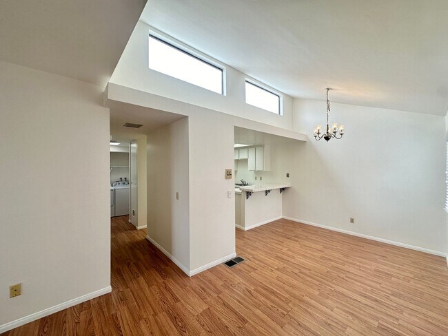 Foto del edificio - Beautiful 2 bedroom Condo off Adams Ave wi...