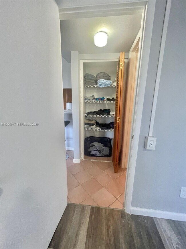 Foto del edificio - 5200 NE 6th Ave