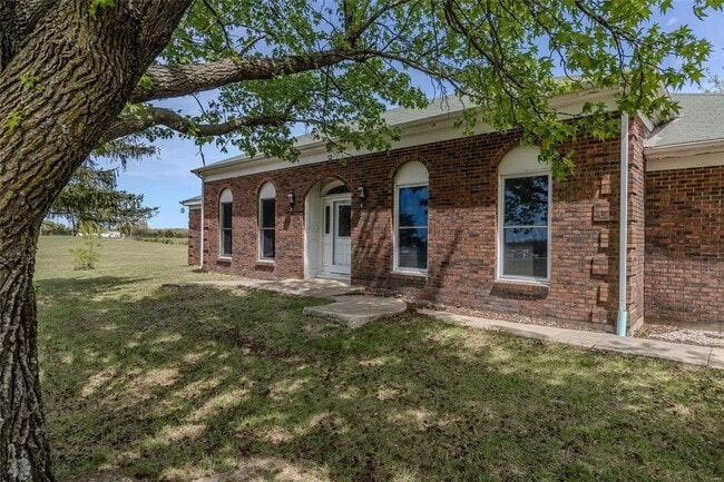 Building Photo - 3 Bedroom 2 Bathroom Home & 21 Acre Lot for rent.