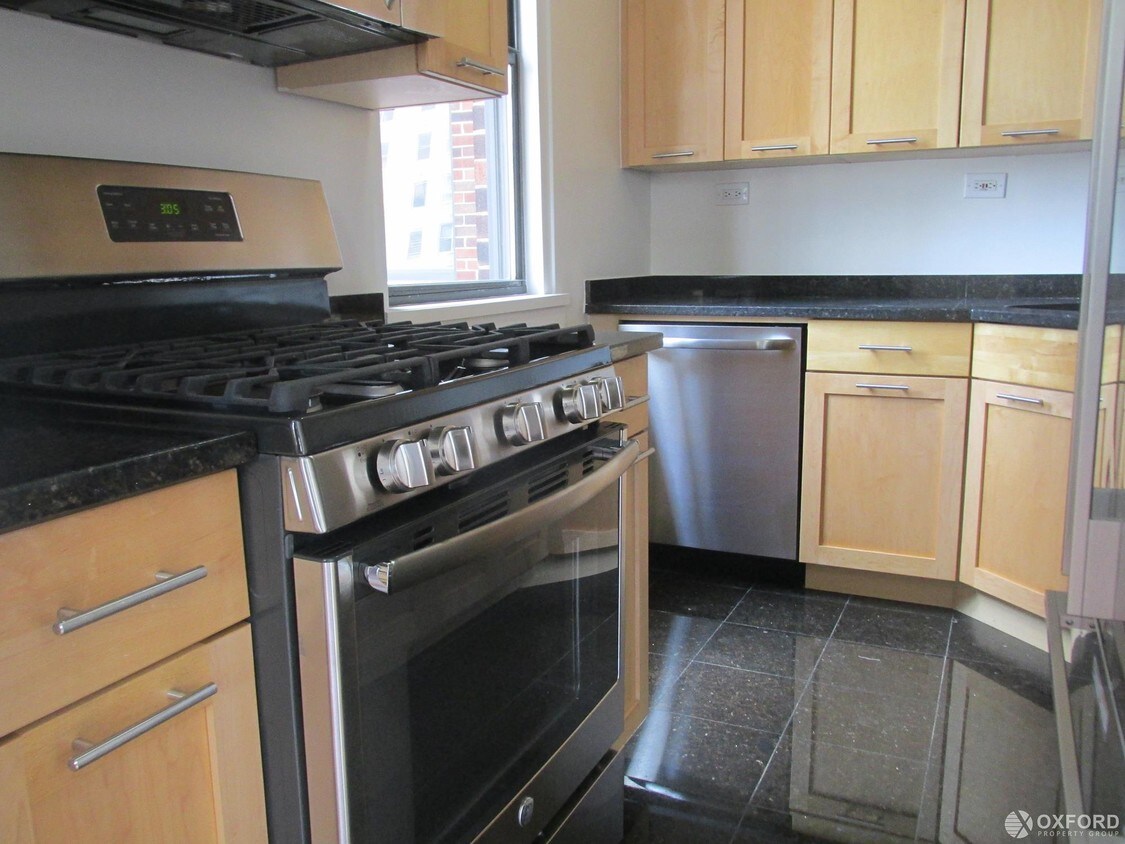 Primary Photo - 435 East 79th Street