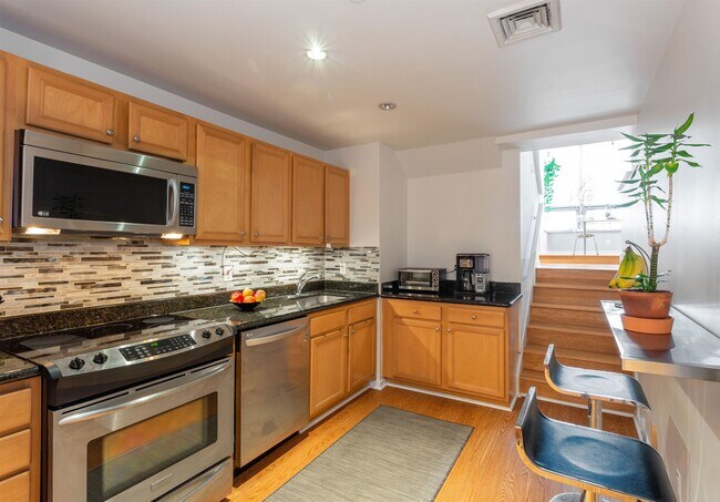 Foto del edificio - 689 Marin Blvd