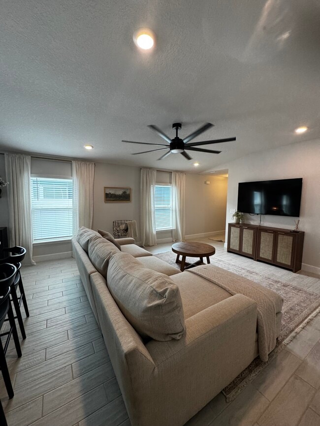 Building Photo - 36140 Trinity Glade Rd