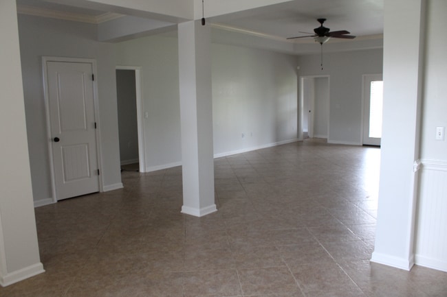 Building Photo - 135 Alicia Dr