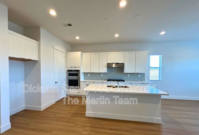 Foto del edificio - 7328 Oakmont Ln