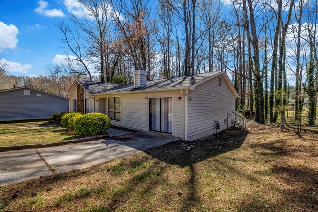 Building Photo - $500 OFF BACK TO SCHOOL SECIAL - SPACIOUS ...