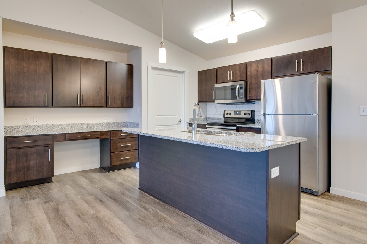 Primary Photo - Grayhawk Apartments