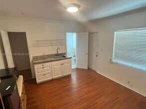 Building Photo - 919 N 19th Ave
