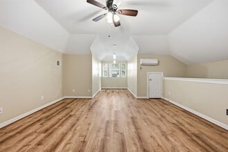 Building Photo - 25203 Oak Villa Dr