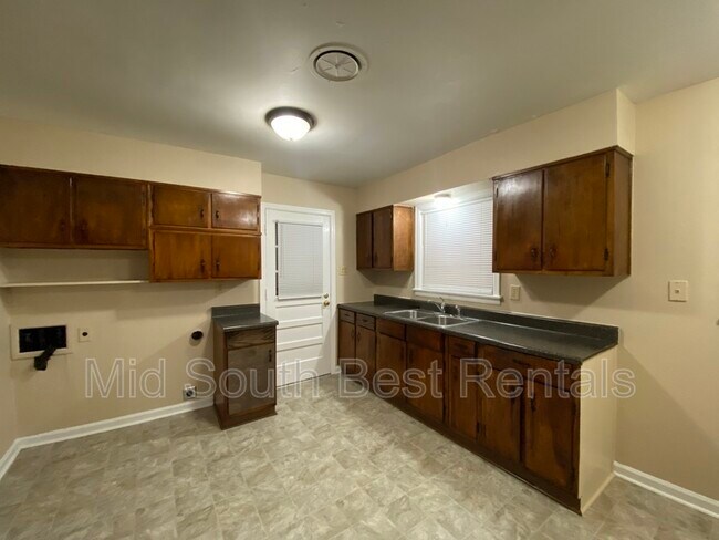 Building Photo - 4014 Conrad Cove