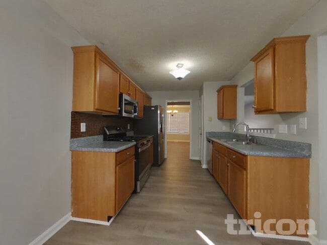 Building Photo - 3350 Slate Dr