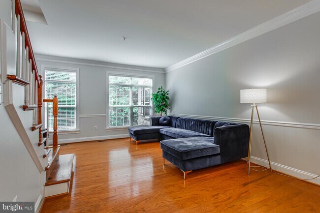 Foto del edificio - 445 N George Mason Dr