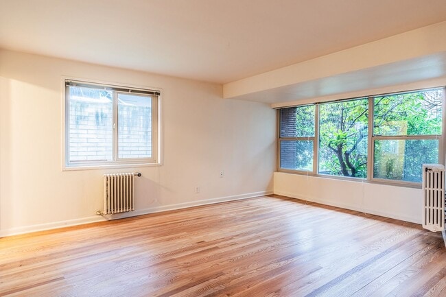 Interior Photo - Edgecliff
