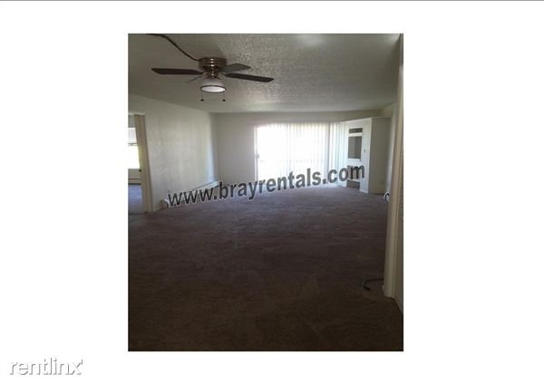 Building Photo - 3150 Lakeside Dr