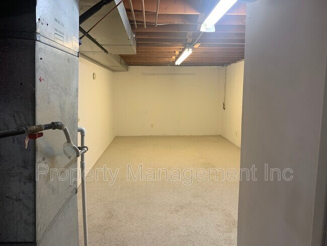 Building Photo - 1400 Southmoor Dr