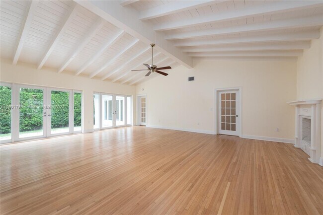 Building Photo - 4114 Santa Maria St