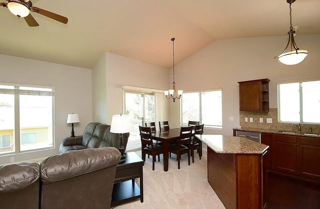 Foto del edificio - Spacious 3-Bedroom in a Desirable Southwest Location!!