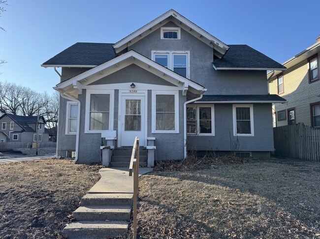 Building Photo - 2702 LeClaire St