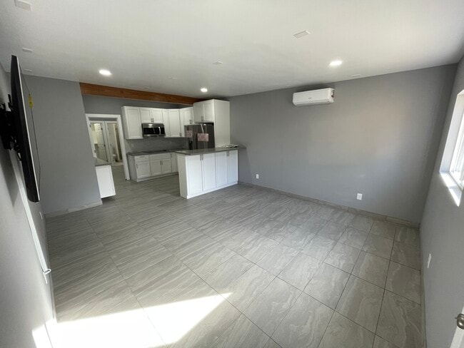 Foto del edificio - 16220 Schoenborn St