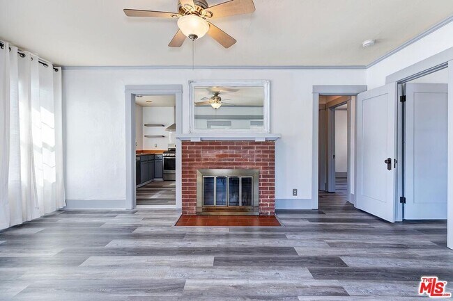 Building Photo - 3819 Goldwyn Terrace