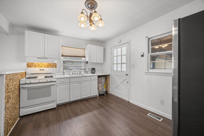 Photo - 2548 Jones St House