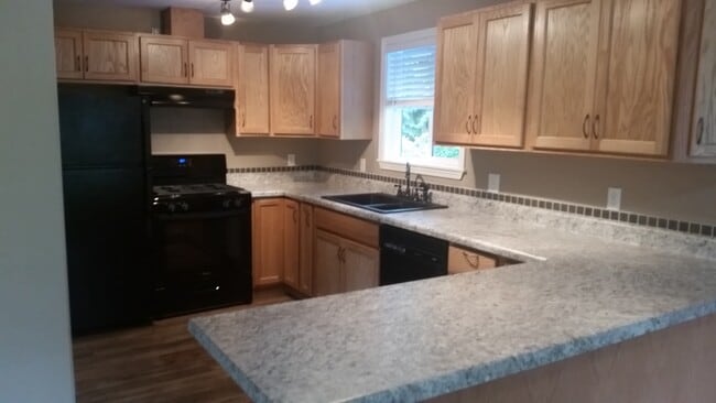 Building Photo - 1375 Whittier Ave SE