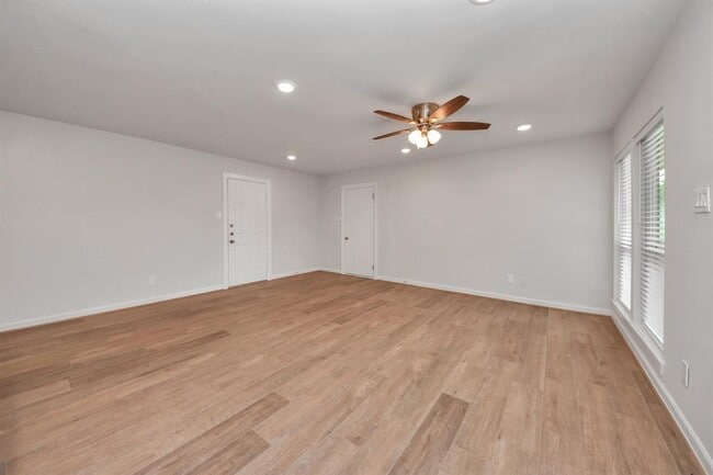 Foto del edificio - 7403 Jackwood St