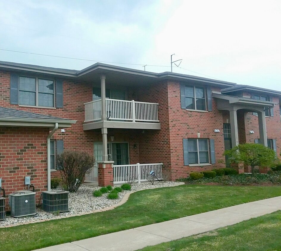Primary Photo - 636 Cambridge Ct