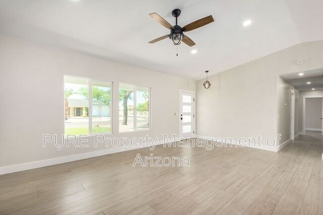 Building Photo - 6802 E Beverly Ln