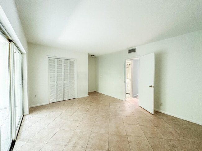 Building Photo - 4501 S Ocean Blvd
