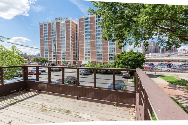 Foto del edificio - 104 W 5th St