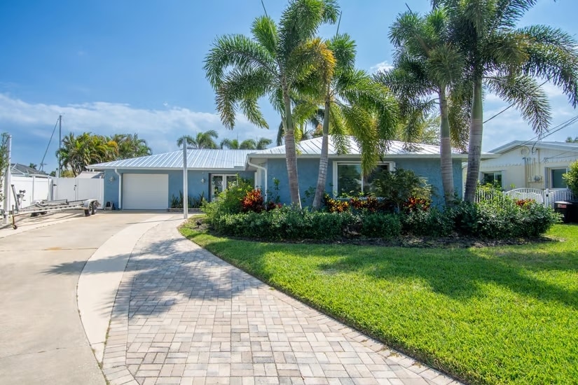 House view from street - 1744 SW Boatswain Pl