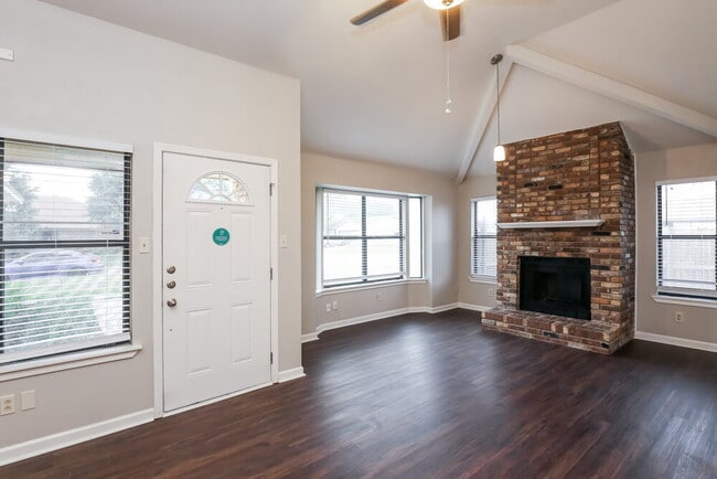 Building Photo - 101 Colony Dr