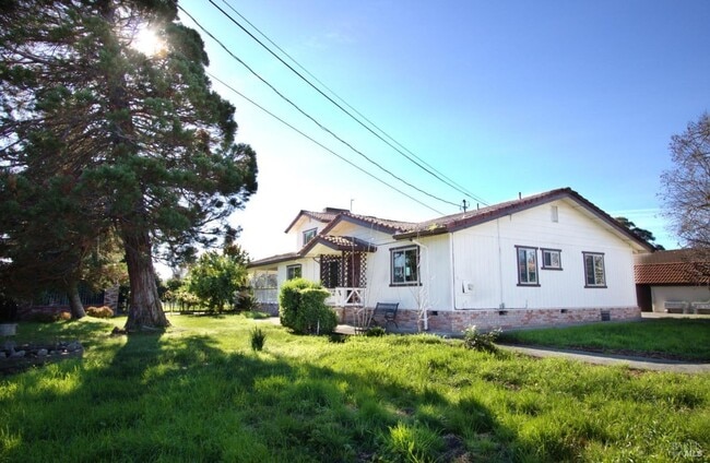 Building Photo - Beautiful Wine Country Home