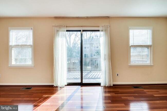 Foto del edificio - 5122 Cliffhaven Dr