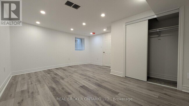 Photo du bâtiment - 1150 Woodbine Ave