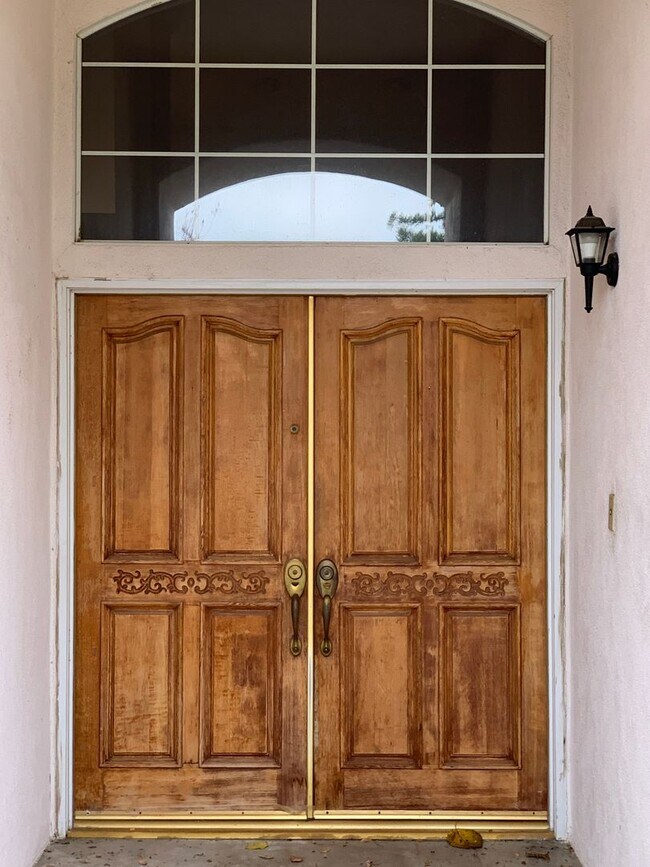 Building Photo - 8409 Tamworth St - SW - Beautiful 3 + Offi...