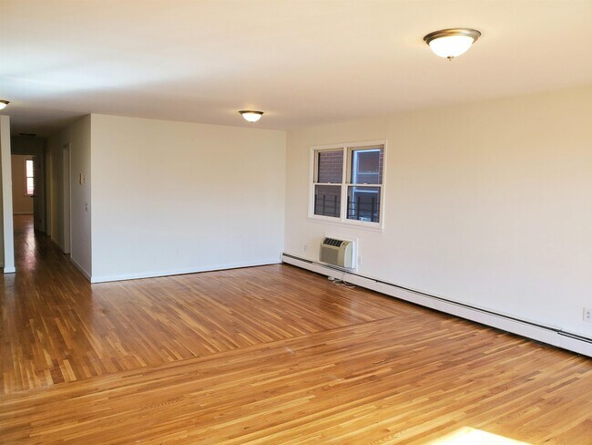 Building Photo - 1412 11th St
