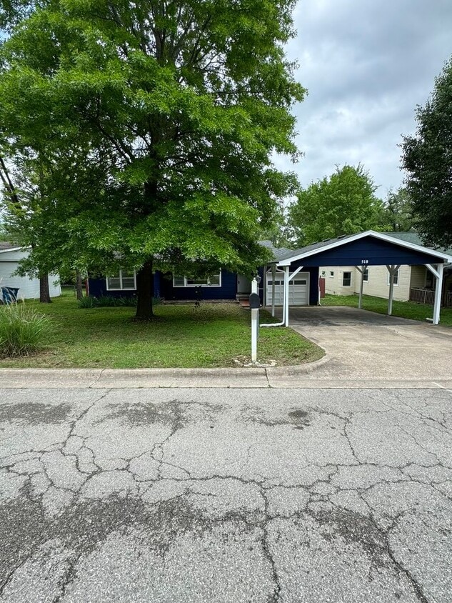 Primary Photo - 3 bedroom/2 bath house