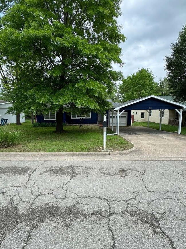 Building Photo - 518 Eiserman Ave