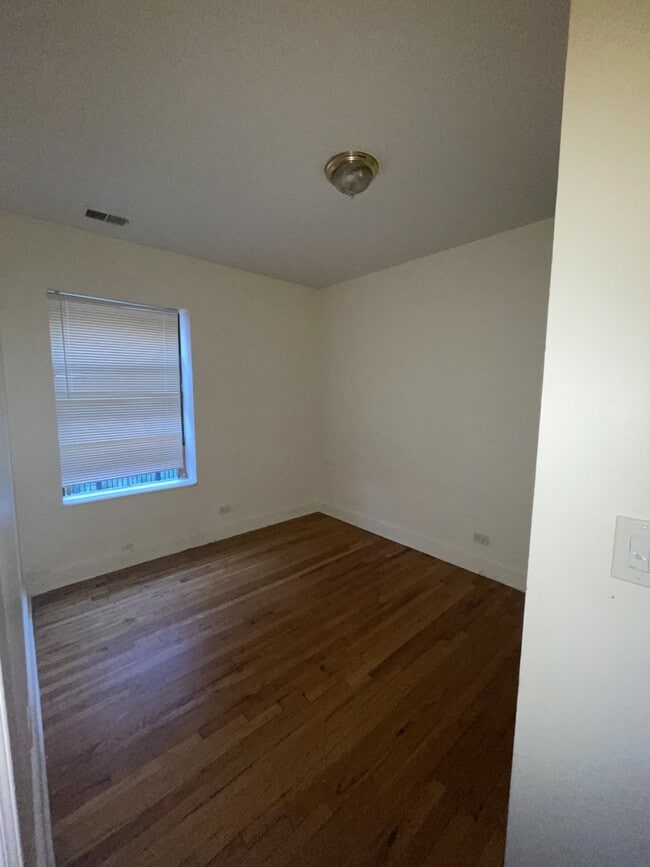 Second Bedroom - 4926 N Kedzie Ave